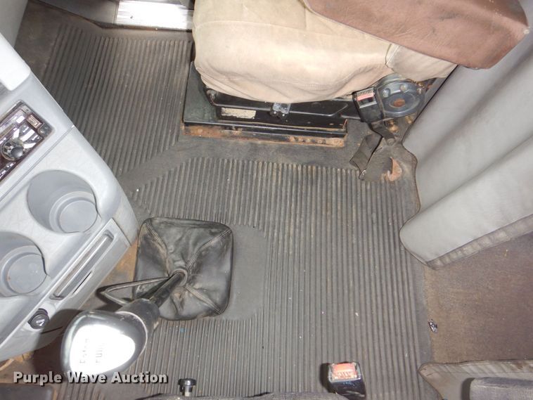 image for item MJ9839 2006 Freightliner Columbia  semi truck