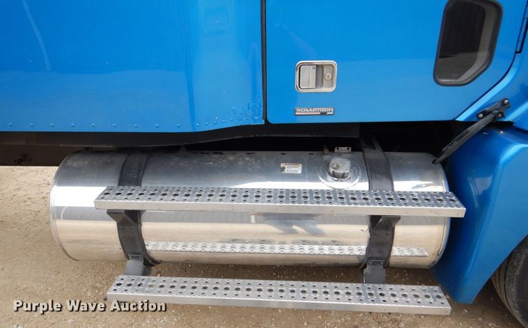 image for item MJ9839 2006 Freightliner Columbia  semi truck