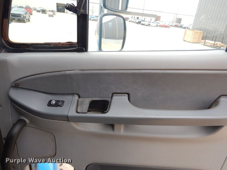 image for item MJ9839 2006 Freightliner Columbia  semi truck