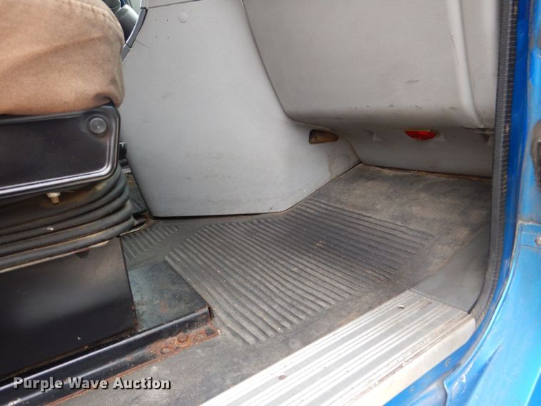 image for item MJ9839 2006 Freightliner Columbia  semi truck