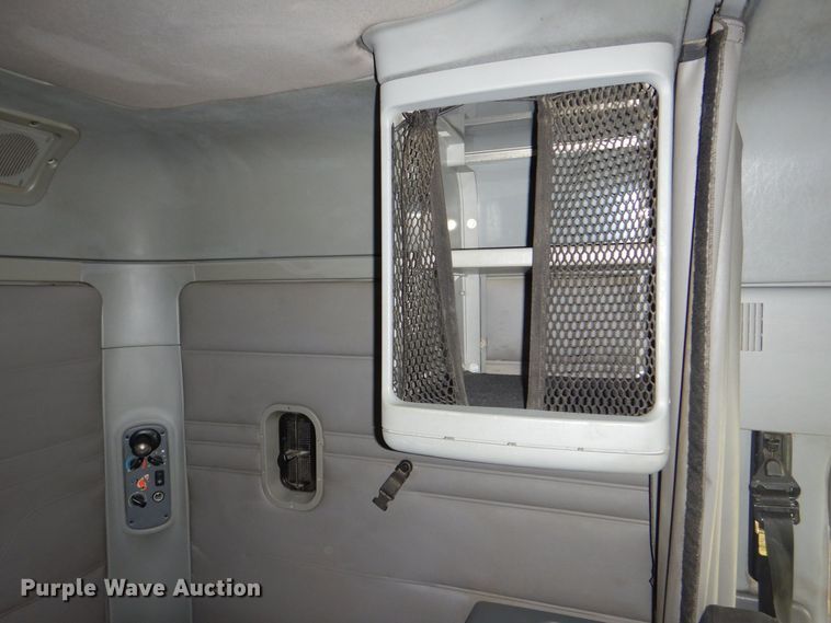 image for item MJ9839 2006 Freightliner Columbia  semi truck