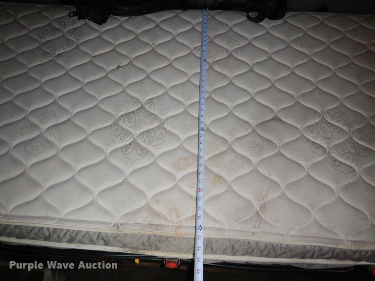 image for item MJ9839 2006 Freightliner Columbia  semi truck