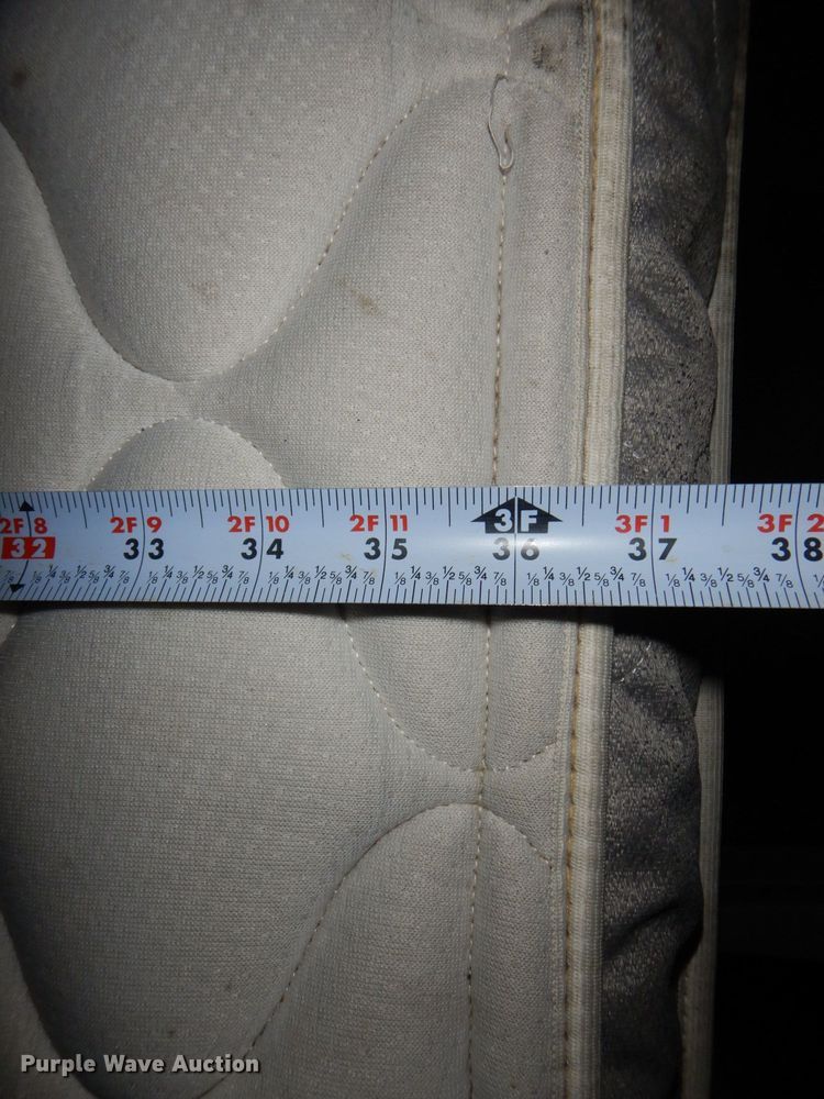 image for item MJ9839 2006 Freightliner Columbia  semi truck