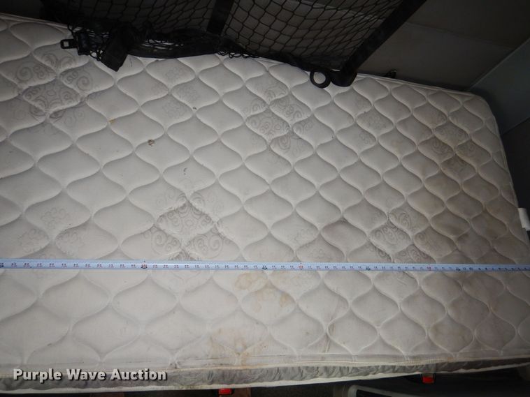 image for item MJ9839 2006 Freightliner Columbia  semi truck