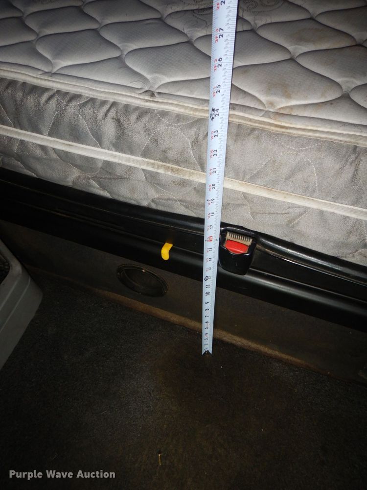 image for item MJ9839 2006 Freightliner Columbia  semi truck