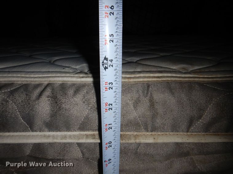 image for item MJ9839 2006 Freightliner Columbia  semi truck