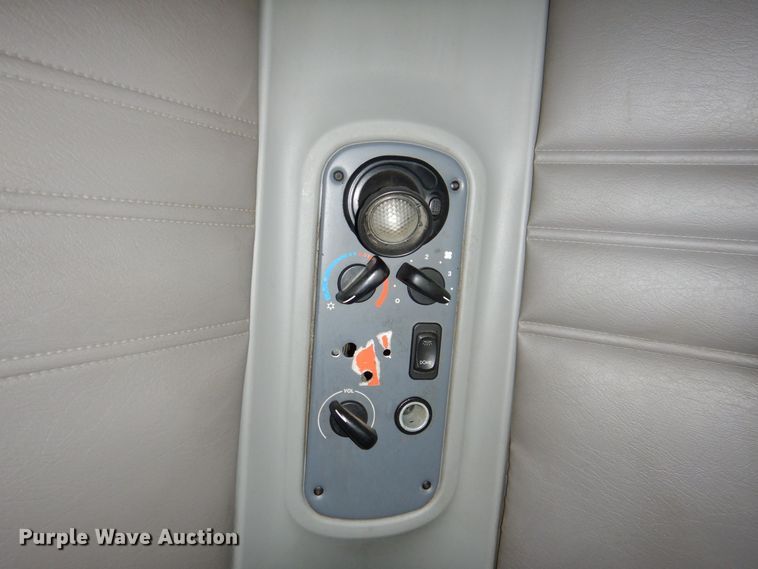 image for item MJ9839 2006 Freightliner Columbia  semi truck