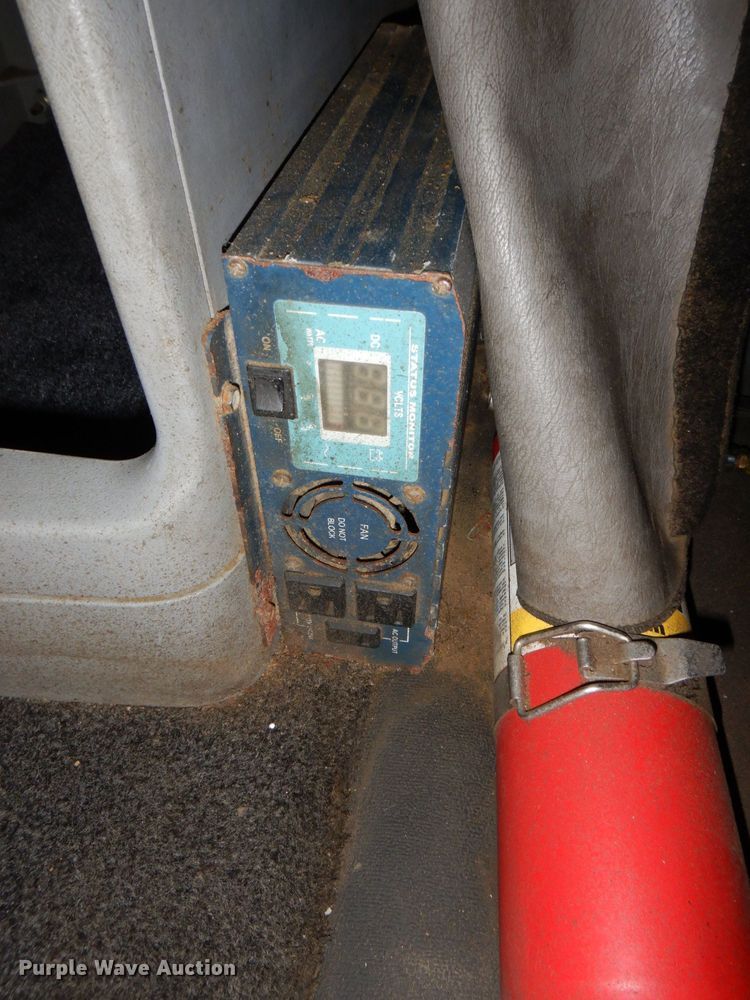 image for item MJ9839 2006 Freightliner Columbia  semi truck