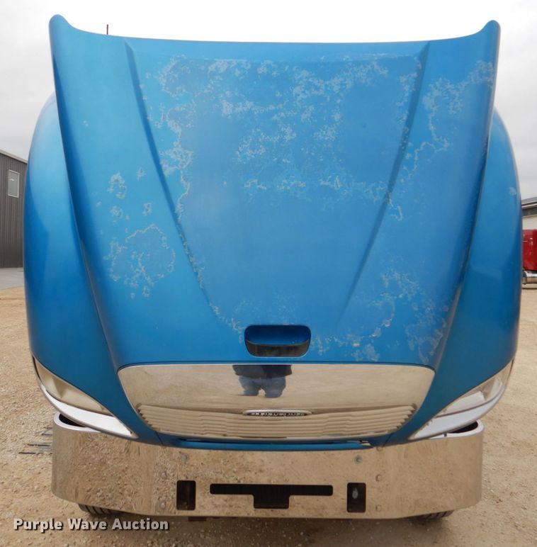 image for item MJ9839 2006 Freightliner Columbia  semi truck