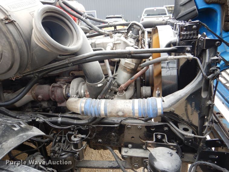 image for item MJ9839 2006 Freightliner Columbia  semi truck