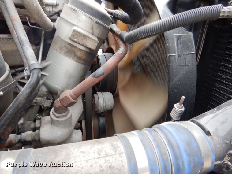 image for item MJ9839 2006 Freightliner Columbia  semi truck