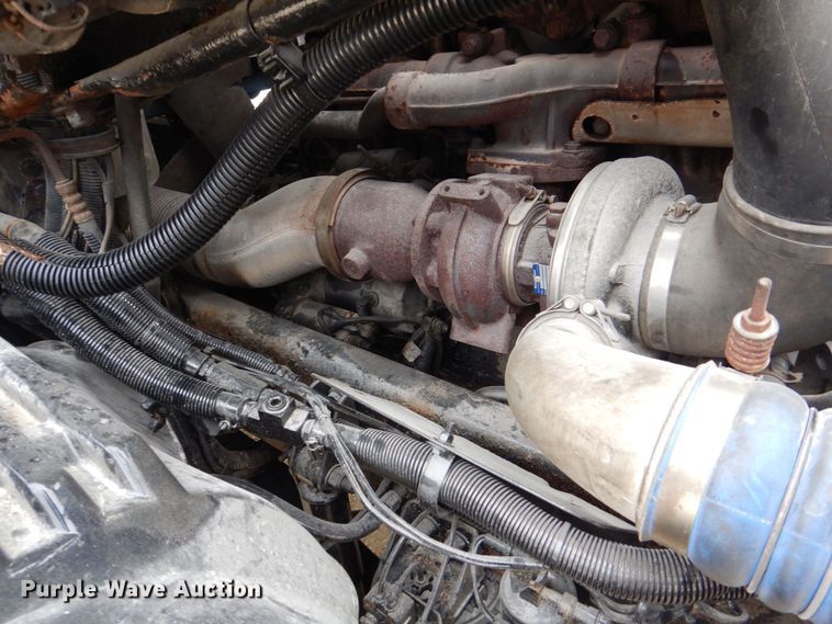 image for item MJ9839 2006 Freightliner Columbia  semi truck