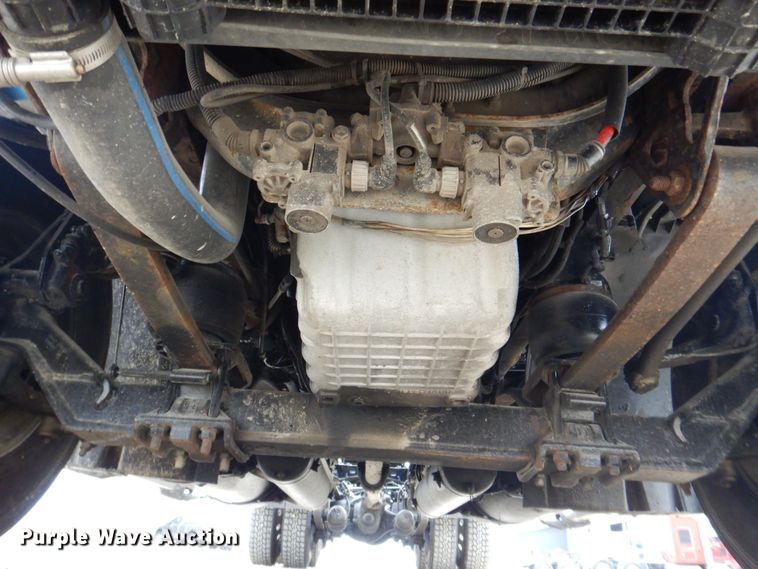 image for item MJ9839 2006 Freightliner Columbia  semi truck