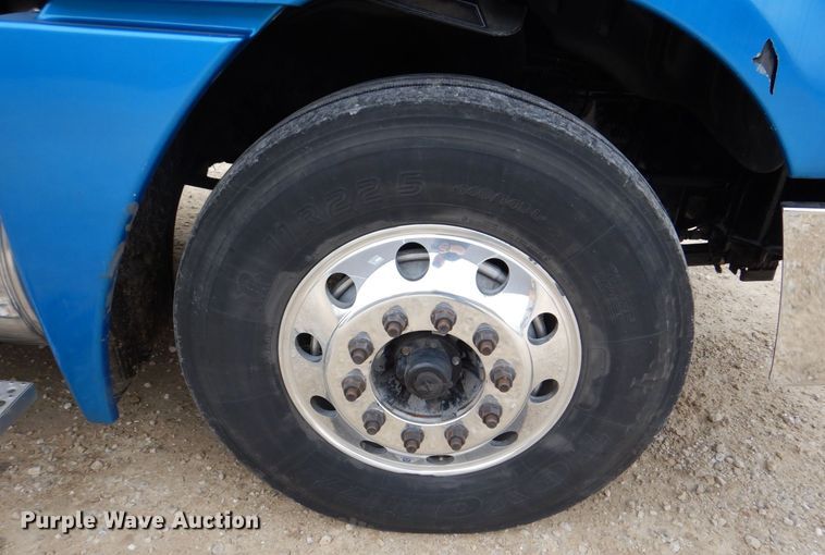 image for item MJ9839 2006 Freightliner Columbia  semi truck