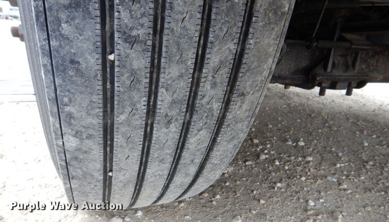 image for item MJ9839 2006 Freightliner Columbia  semi truck