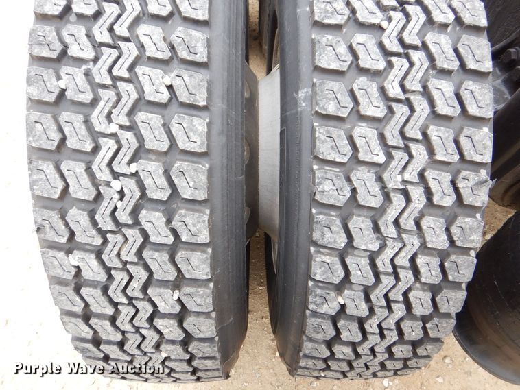 image for item MJ9839 2006 Freightliner Columbia  semi truck