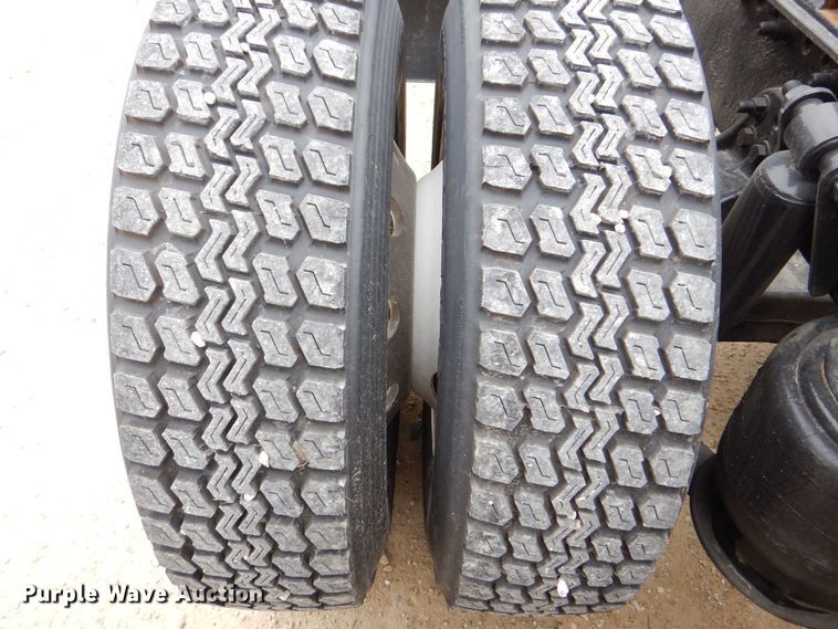 image for item MJ9839 2006 Freightliner Columbia  semi truck