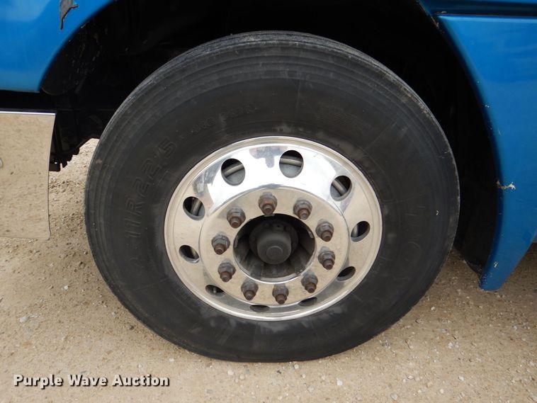 image for item MJ9839 2006 Freightliner Columbia  semi truck