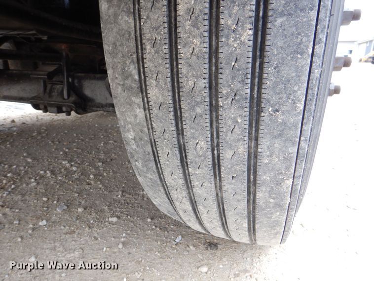 image for item MJ9839 2006 Freightliner Columbia  semi truck