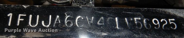 image for item MJ9839 2006 Freightliner Columbia  semi truck