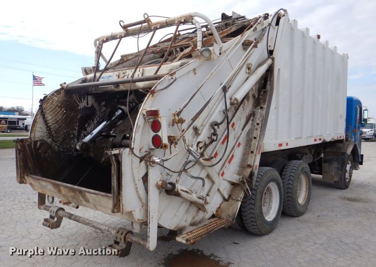 image for item MJ9841 2003 Peterbilt 320  refuse truck