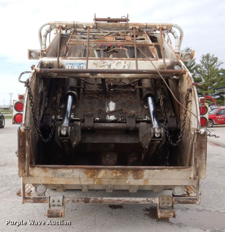 image for item MJ9841 2003 Peterbilt 320  refuse truck