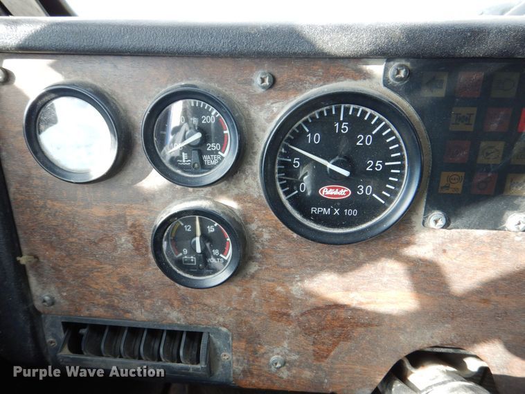 image for item MJ9841 2003 Peterbilt 320  refuse truck