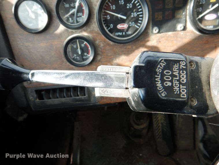 image for item MJ9841 2003 Peterbilt 320  refuse truck