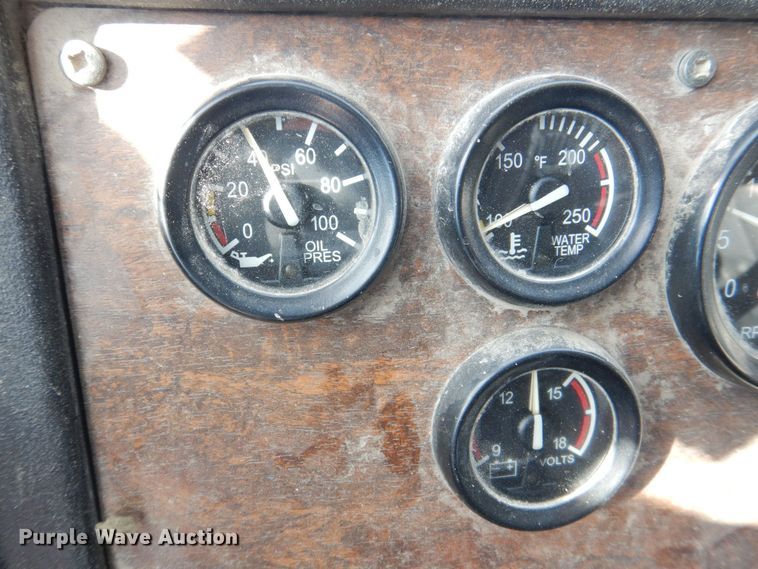 image for item MJ9841 2003 Peterbilt 320  refuse truck