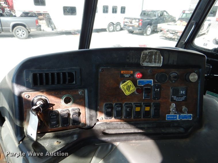 image for item MJ9841 2003 Peterbilt 320  refuse truck