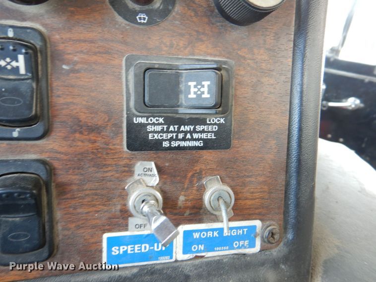 image for item MJ9841 2003 Peterbilt 320  refuse truck