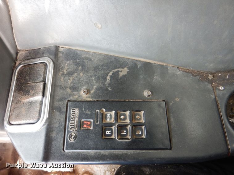 image for item MJ9841 2003 Peterbilt 320  refuse truck