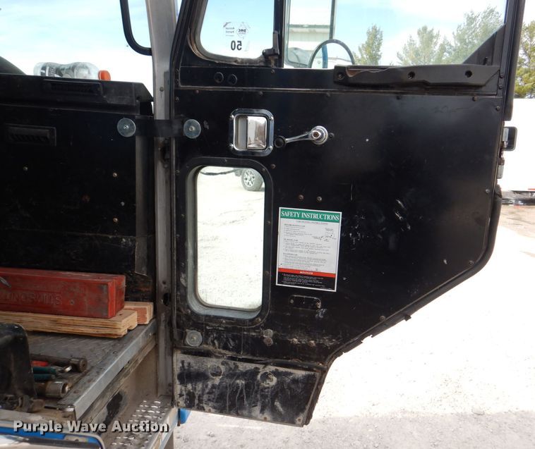 image for item MJ9841 2003 Peterbilt 320  refuse truck