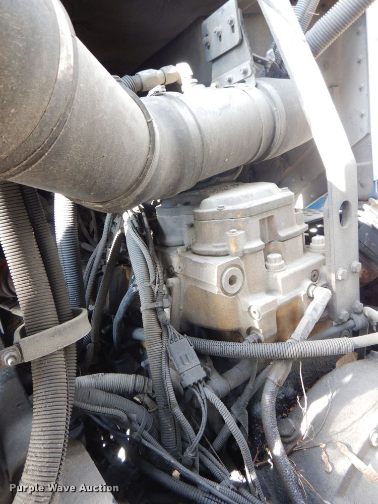 image for item MJ9841 2003 Peterbilt 320  refuse truck