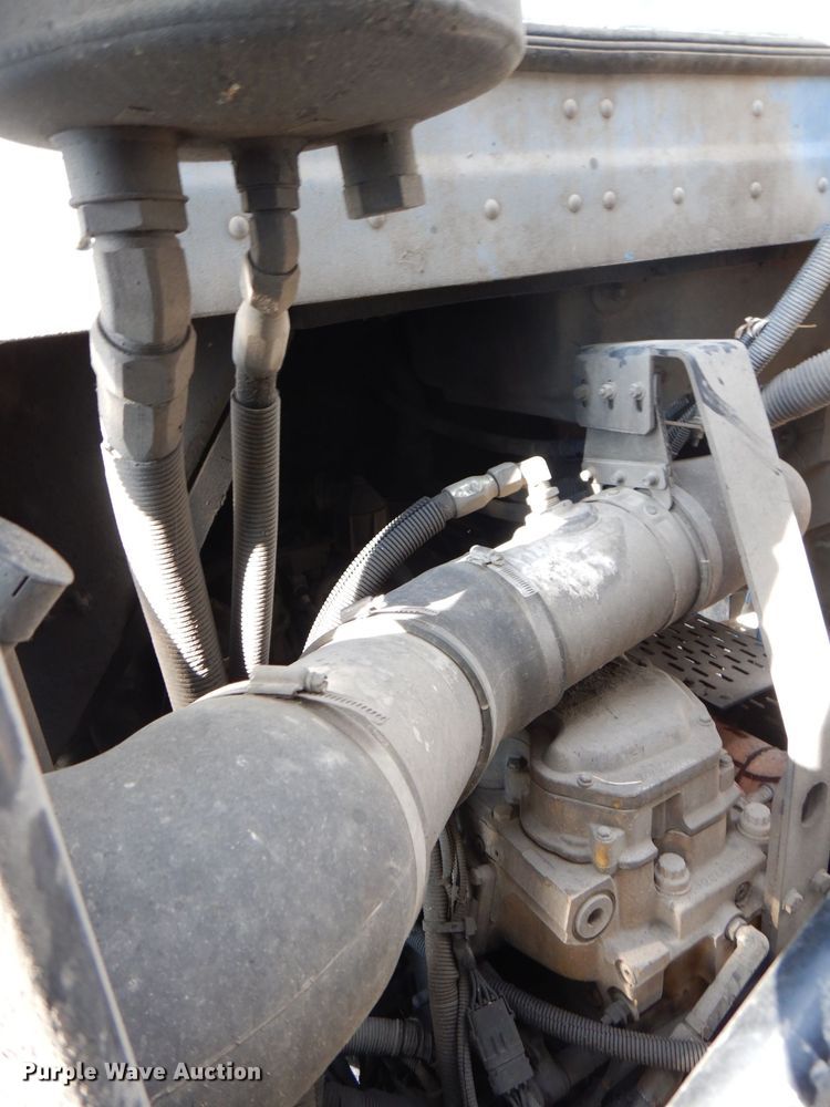 image for item MJ9841 2003 Peterbilt 320  refuse truck