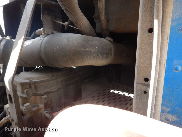 image for item MJ9841 2003 Peterbilt 320  refuse truck