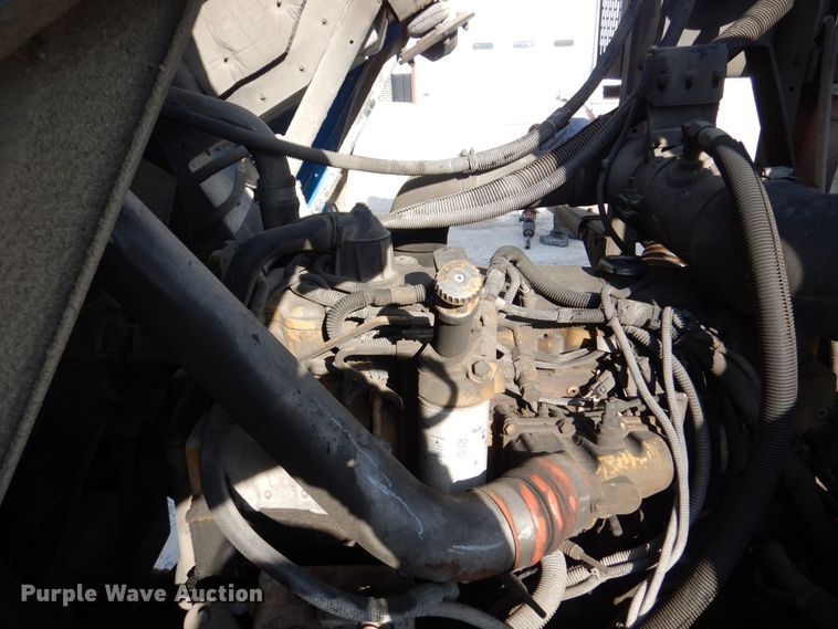 image for item MJ9841 2003 Peterbilt 320  refuse truck