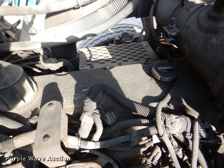 image for item MJ9841 2003 Peterbilt 320  refuse truck