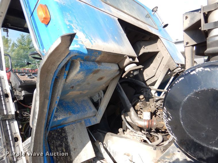 image for item MJ9841 2003 Peterbilt 320  refuse truck