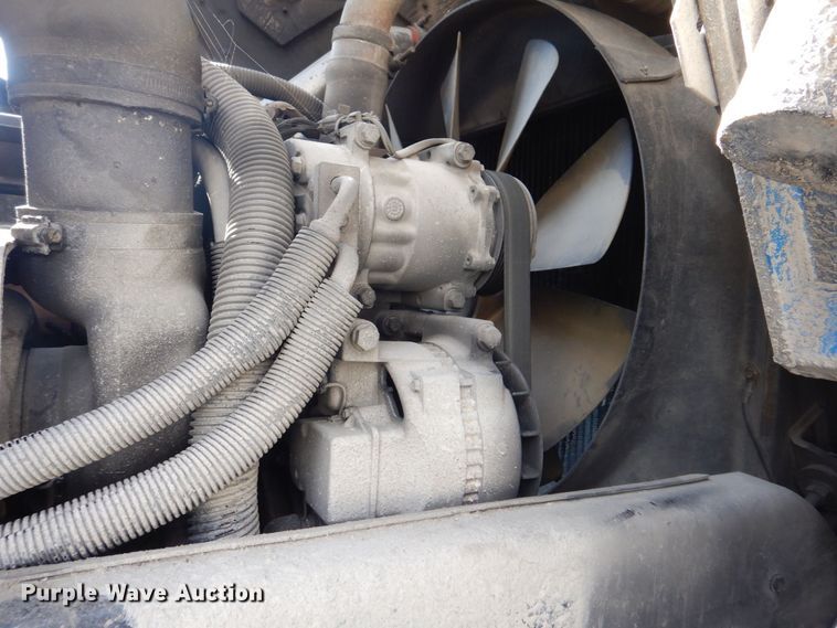 image for item MJ9841 2003 Peterbilt 320  refuse truck