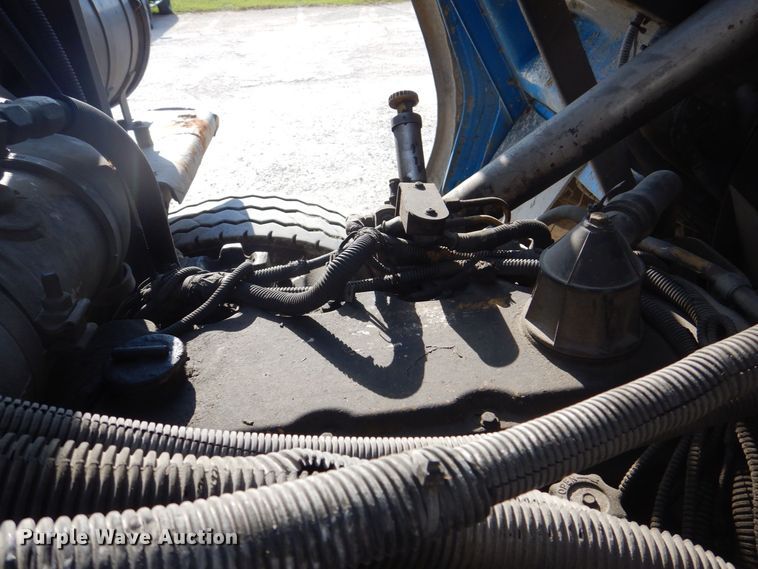 image for item MJ9841 2003 Peterbilt 320  refuse truck