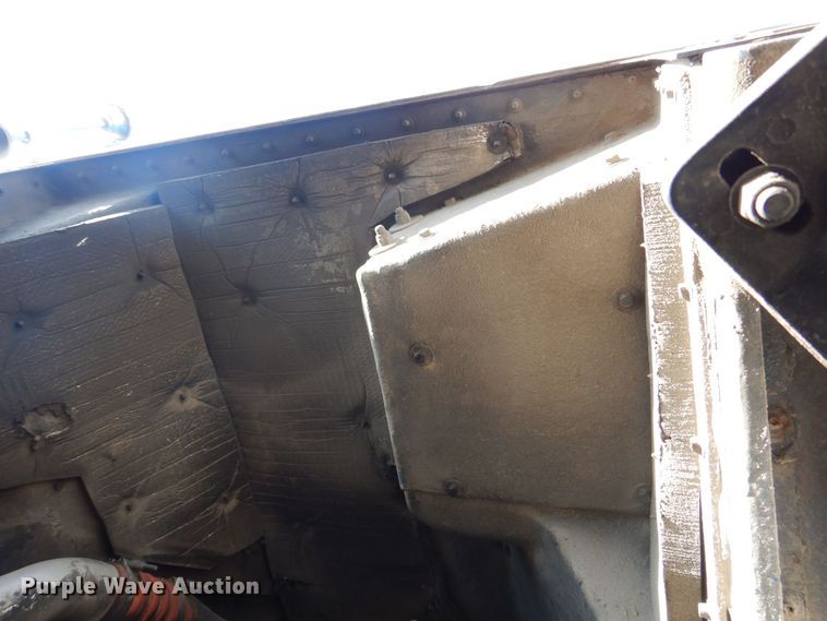 image for item MJ9841 2003 Peterbilt 320  refuse truck