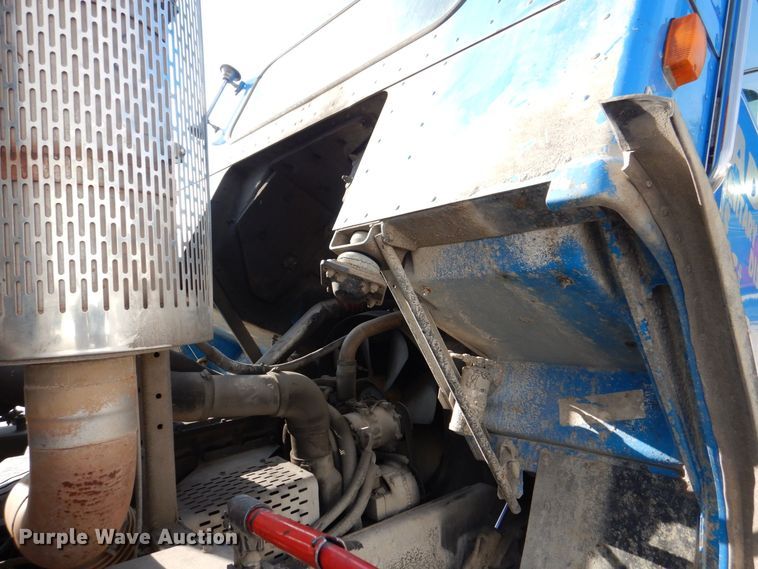 image for item MJ9841 2003 Peterbilt 320  refuse truck