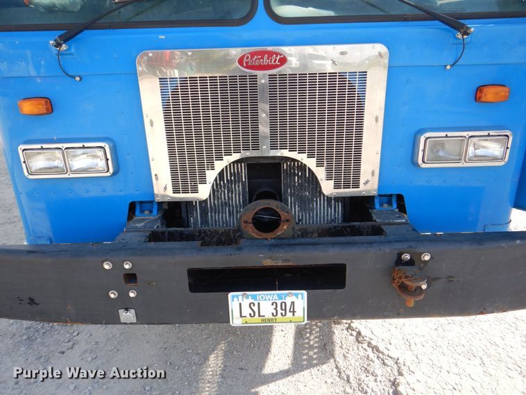 image for item MJ9841 2003 Peterbilt 320  refuse truck