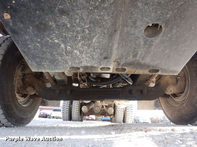 image for item MJ9841 2003 Peterbilt 320  refuse truck