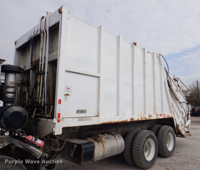 image for item MJ9841 2003 Peterbilt 320  refuse truck