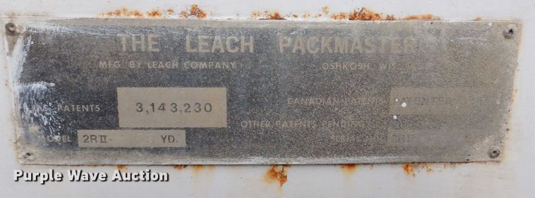 image for item MJ9841 2003 Peterbilt 320  refuse truck