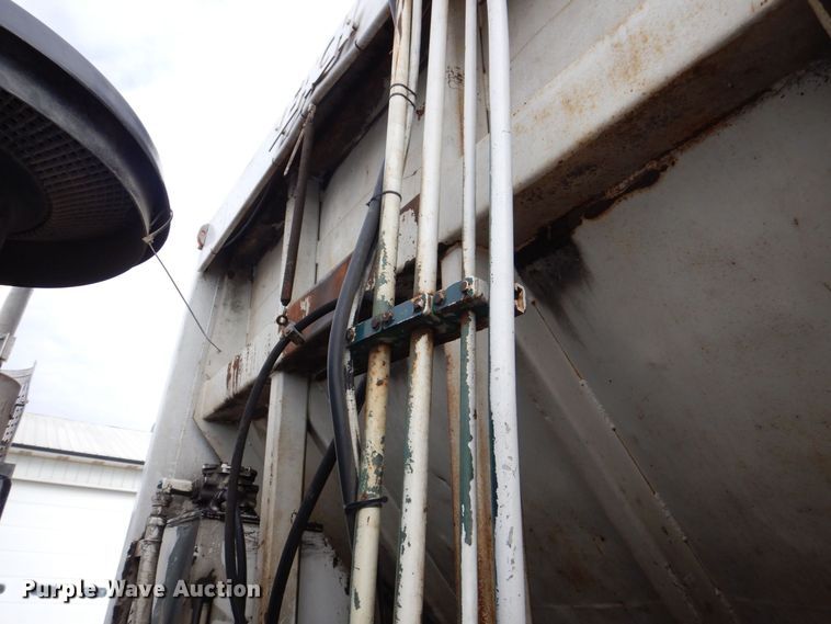 image for item MJ9841 2003 Peterbilt 320  refuse truck