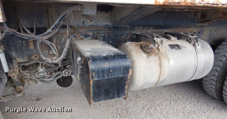 image for item MJ9841 2003 Peterbilt 320  refuse truck