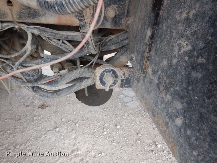 image for item MJ9841 2003 Peterbilt 320  refuse truck